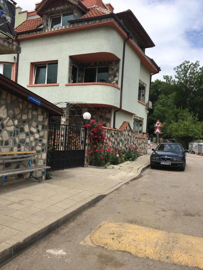 за гости 